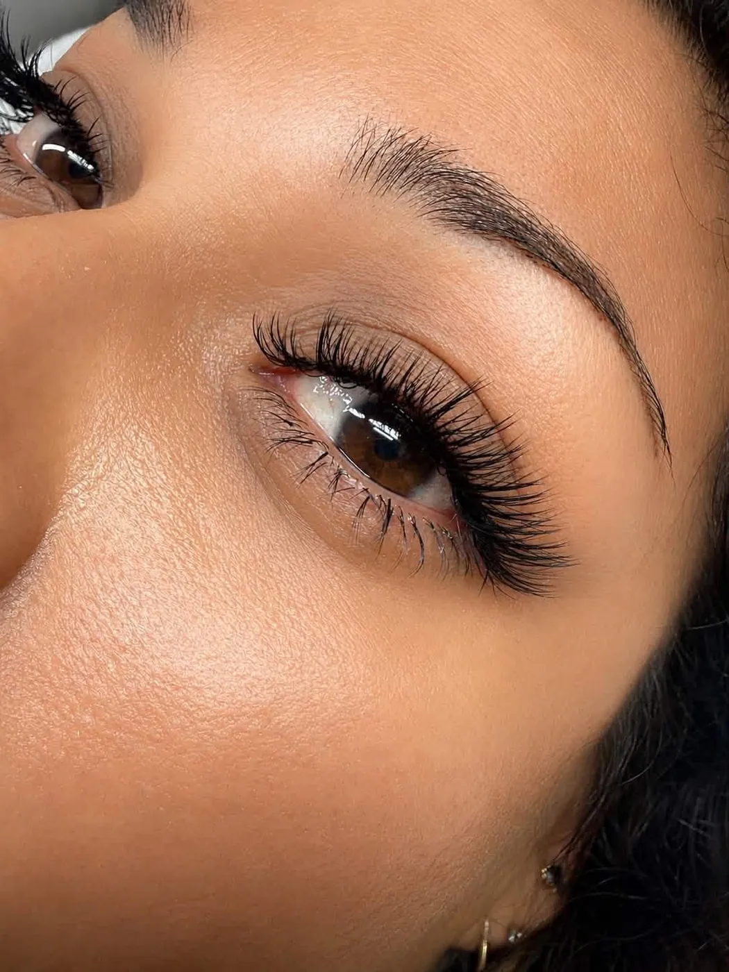 Close up of finished lash extensions